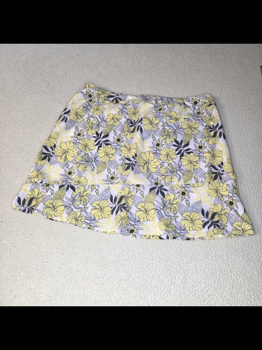 Mimosa Floral A-Line Golf or Tennis Skort in Yellow and White Size Large